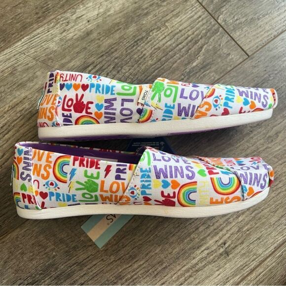 𝅺Toms Alpargata Unity Love Wins Slip on Shoes NWT Size 5 Pride Rainbow Sneakers - Picture 4 of 10